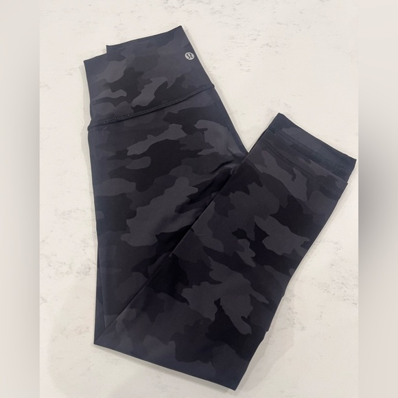 Lululemon Black Cropped Camouflage Leggings NWOT - Picture 5 of 5